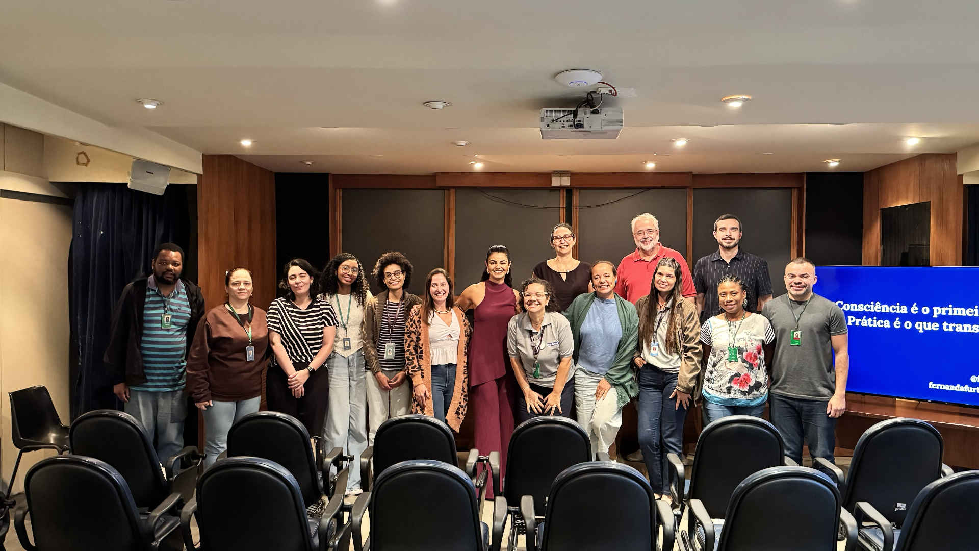 Fernanda com equipe após treinamento de Inteligência Emocional